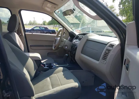 2009 Ford Escape Xls z USA, uszkodzony, nr VIN 1FMCU92709KB63681